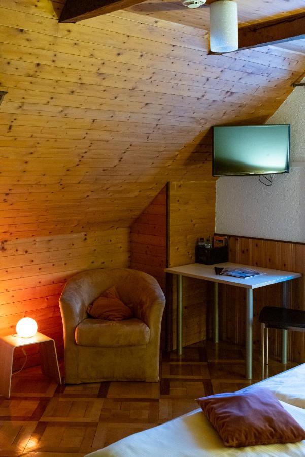 Auberge Du Prevoux Le Locle Bagian luar foto