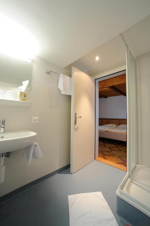 Auberge Du Prevoux Le Locle Ruang foto